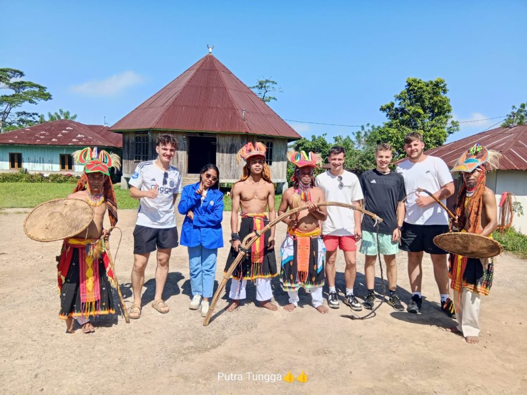 Tarian Caci - Wisata Wae Lolos