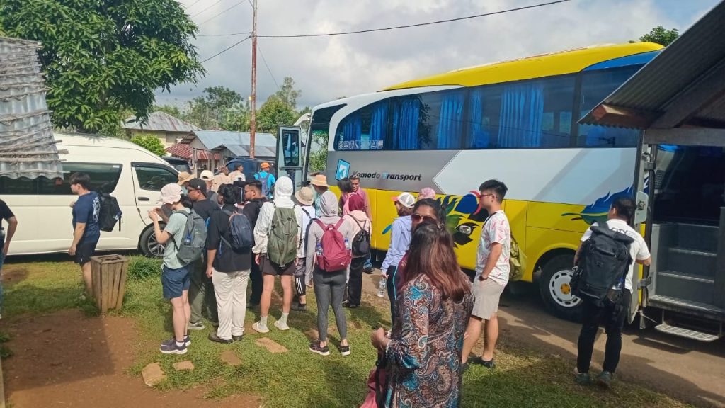 Wisatawan Malaysia Serbu Seribu Air Terjun Wae Lolos