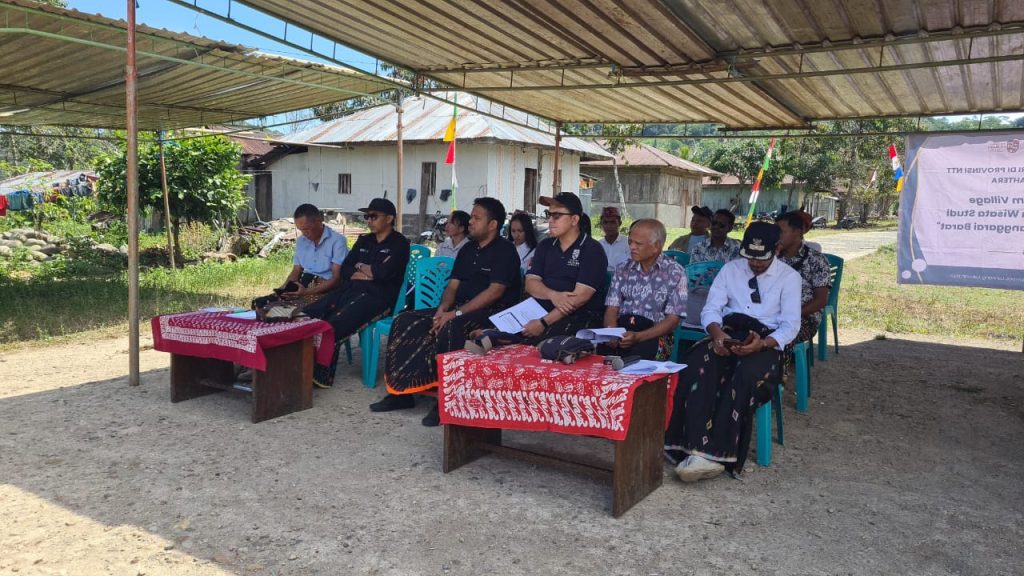 Pokdarwis Cunca Plias Desa Wae Lolos Bersama Tim Periset Politeknik eLBajo Commodus resmi meluncurkan situs wisatawaelolos.com