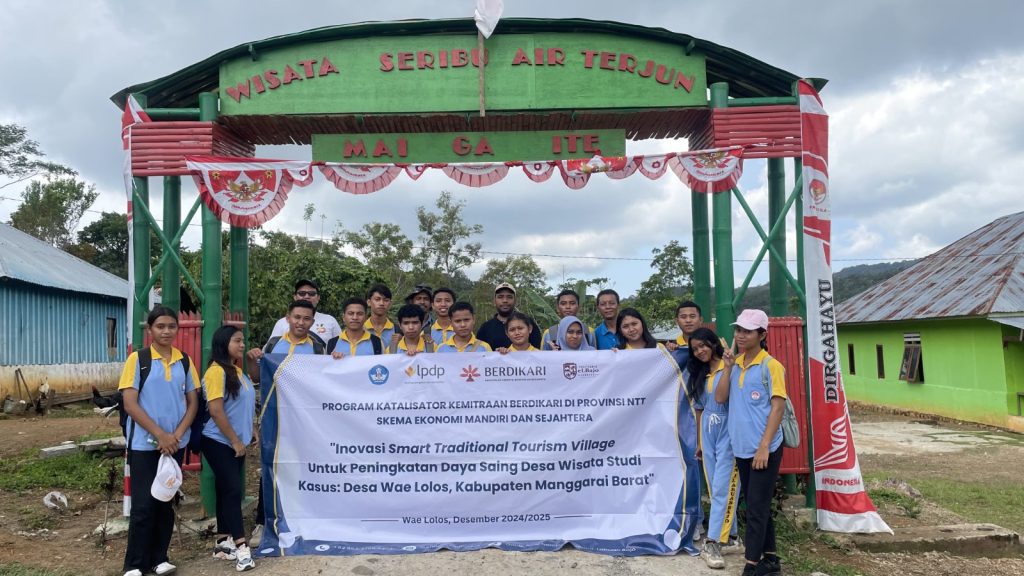 The Berdikari Ekosmira Team of the eLBajo Commodus Polytechnic Holds a Teaching Factory with SMKN 1 Labuan Bajo